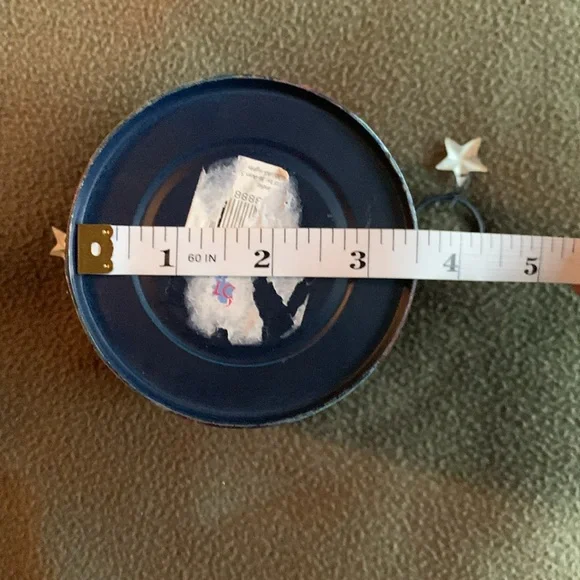 Set of 2 rustic Patriotic metal containers. Approx 8 1/2” x 5” and 4 1/2” x 5” - Picture 9 of 9